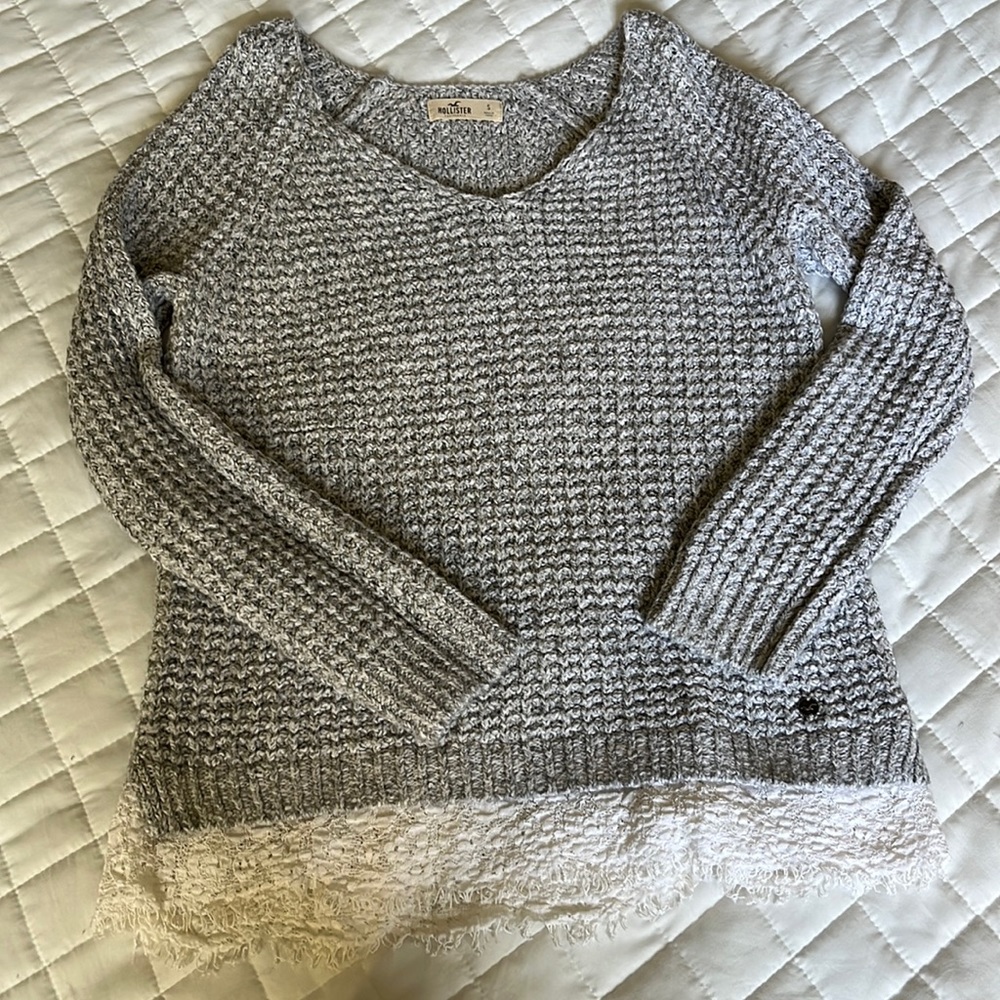 Hollister. Size Small. Grey sweater